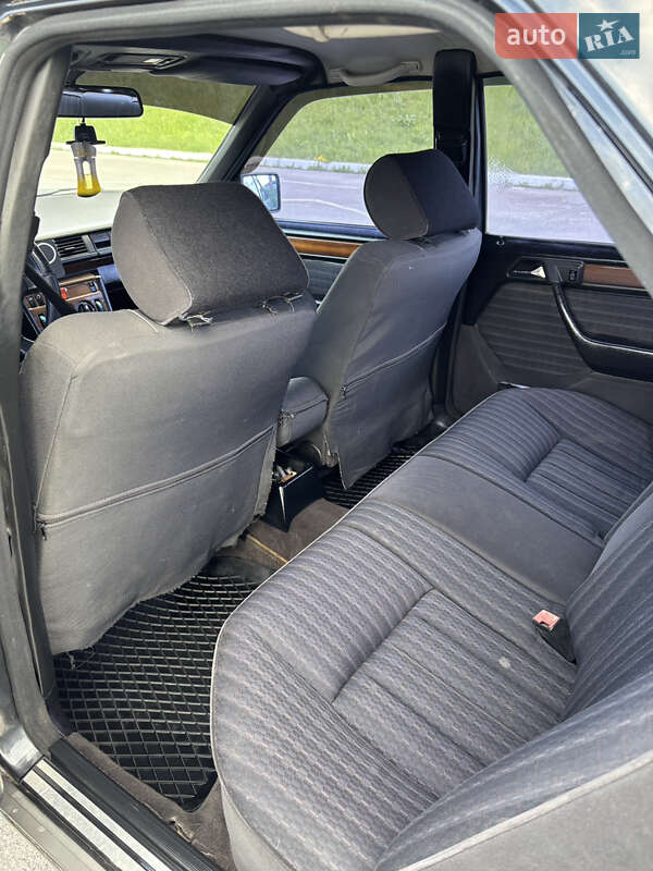Седан Mercedes-Benz E-Class 1992 в Львові