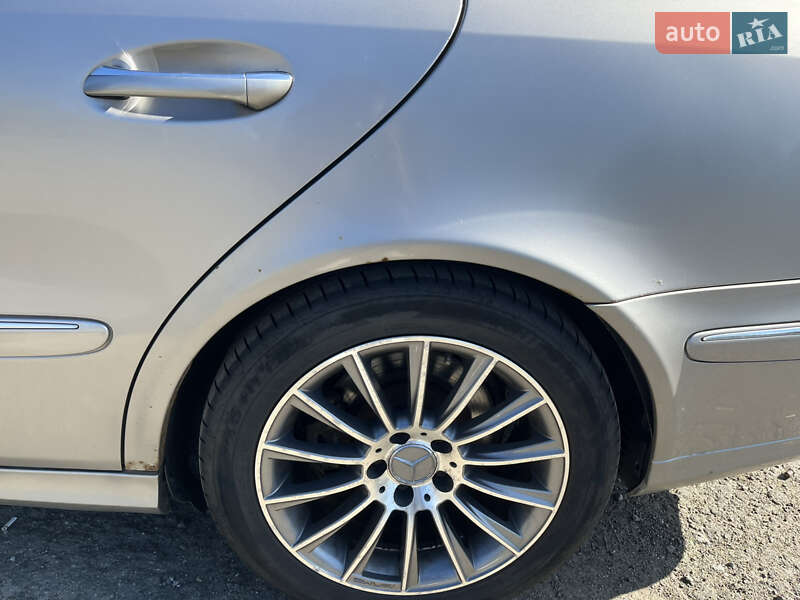 Седан Mercedes-Benz E-Class 2003 в Киеве