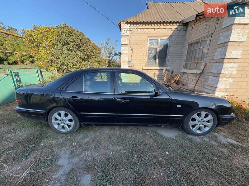 Седан Mercedes-Benz E-Class 1997 в Васильковке