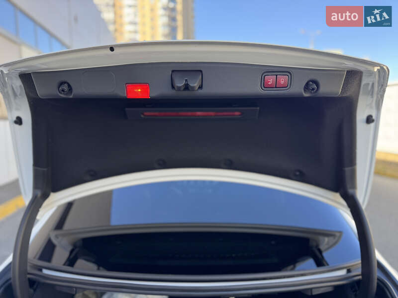 Седан Mercedes-Benz E-Class 2018 в Києві