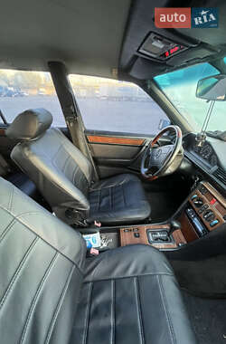 Седан Mercedes-Benz E-Class 1992 в 