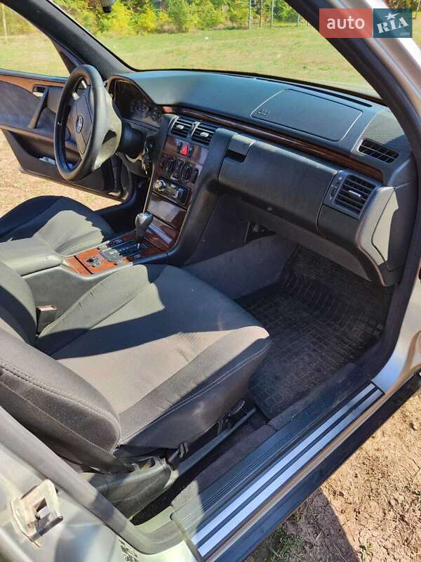 Седан Mercedes-Benz E-Class 1995 в Марганці