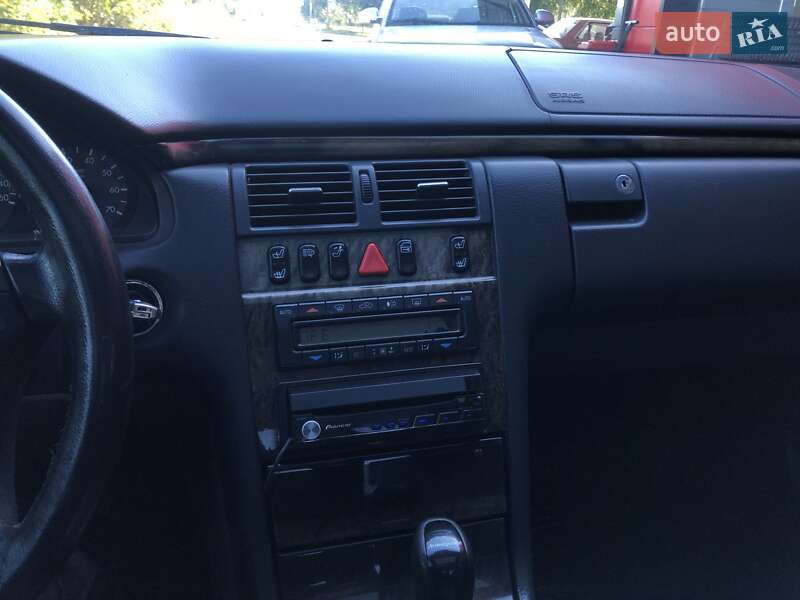 Седан Mercedes-Benz E-Class 2000 в Калуше