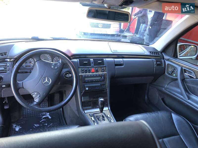 Седан Mercedes-Benz E-Class 2000 в Калуше