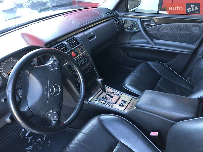 Седан Mercedes-Benz E-Class 2000 в Калуше