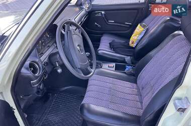 Седан Mercedes-Benz E-Class 1977 в 