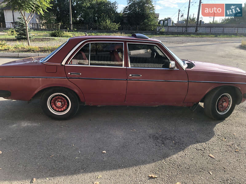 Седан Mercedes-Benz E-Class 1983 в Знаменке