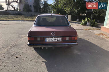 Седан Mercedes-Benz E-Class 1983 в 