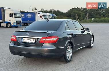 Седан Mercedes-Benz E-Class 2011 в 