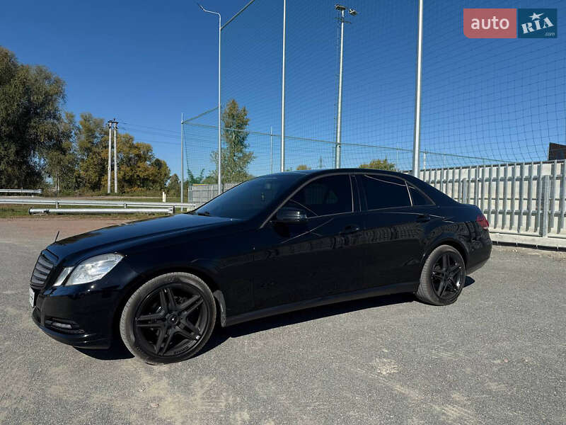 Седан Mercedes-Benz E-Class 2011 в Киеве