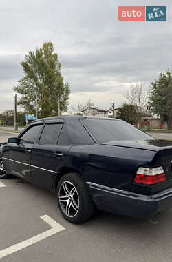 Седан Mercedes-Benz E-Class 1987 в 
