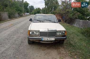 Седан Mercedes-Benz E-Class 1977 в Катеринопілі