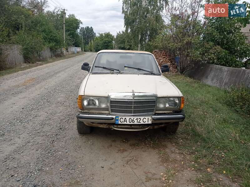 Mercedes-Benz E-Class 1977