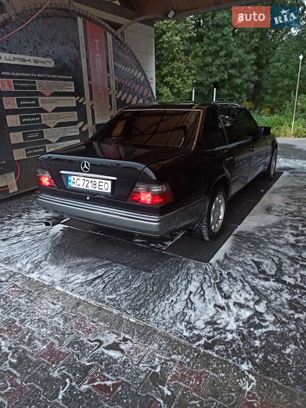 Седан Mercedes-Benz E-Class 1994 в Луцке