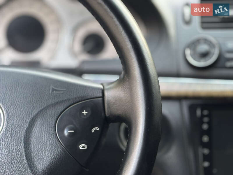 Седан Mercedes-Benz E-Class 2005 в Львове