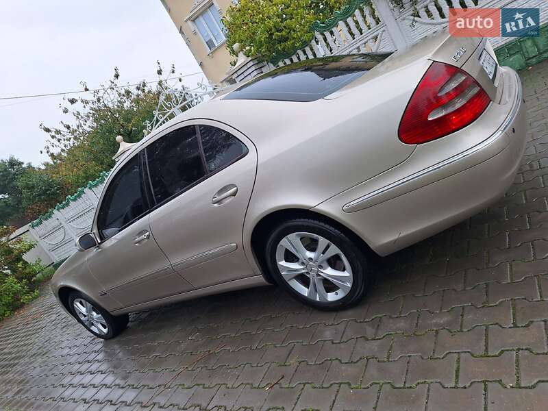 Седан Mercedes-Benz E-Class 2002 в Черновцах