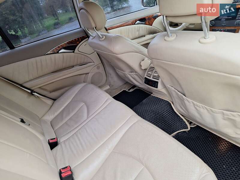 Седан Mercedes-Benz E-Class 2002 в Черновцах
