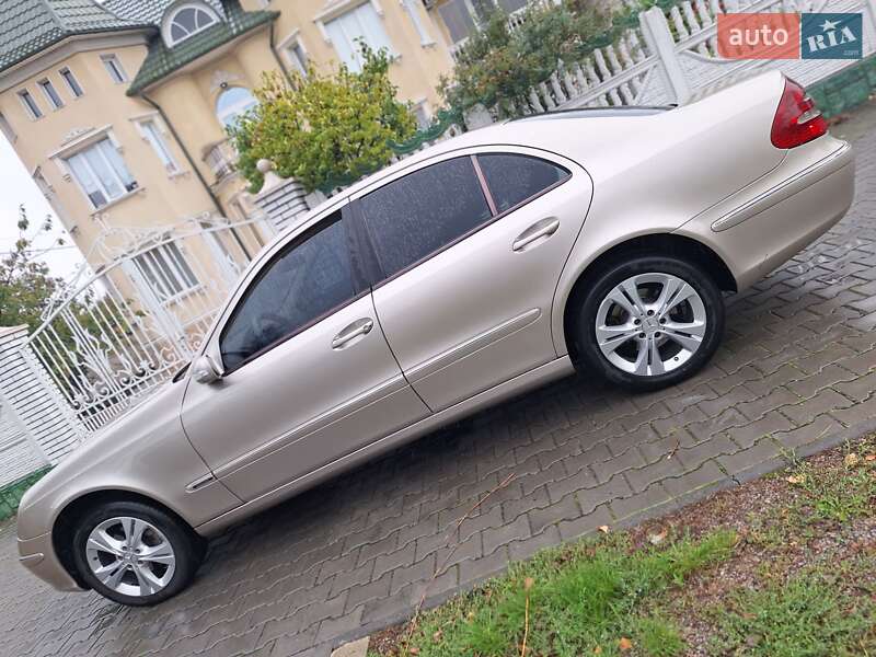Седан Mercedes-Benz E-Class 2002 в Черновцах