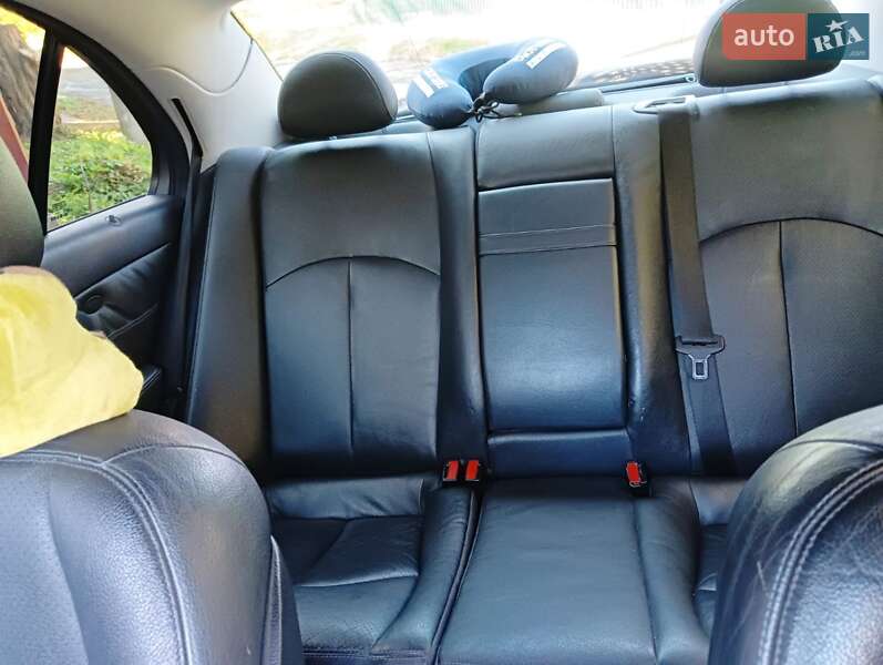 Седан Mercedes-Benz E-Class 2004 в Хмельницком