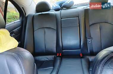 Седан Mercedes-Benz E-Class 2004 в 