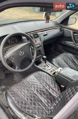 Седан Mercedes-Benz E-Class 2000 в 