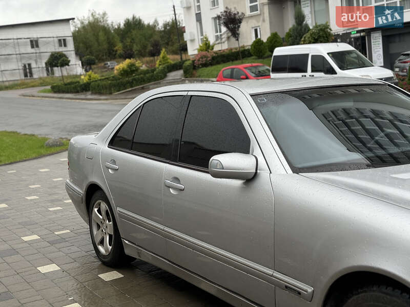Седан Mercedes-Benz E-Class 2001 в Дрогобыче