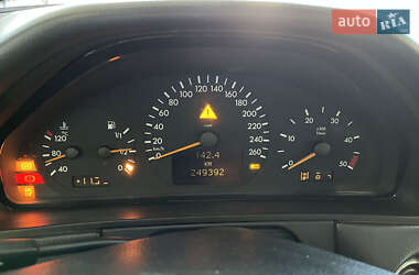 Седан Mercedes-Benz E-Class 2001 в 