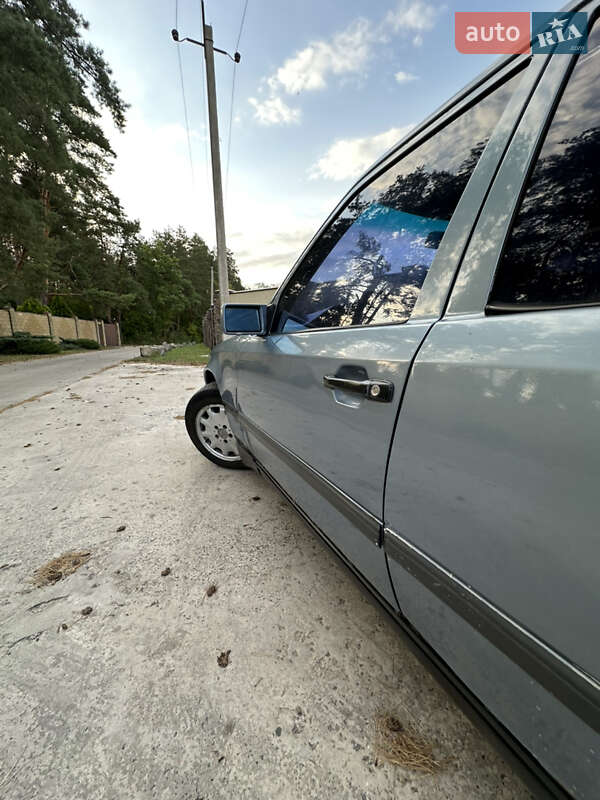 Седан Mercedes-Benz E-Class 1988 в Новомосковске