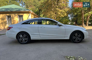 Купе Mercedes-Benz E-Class 2012 в 