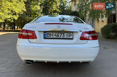 Купе Mercedes-Benz E-Class 2012 в 
