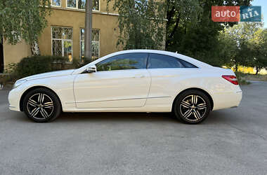 Купе Mercedes-Benz E-Class 2012 в 
