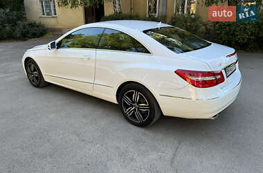 Купе Mercedes-Benz E-Class 2012 в 