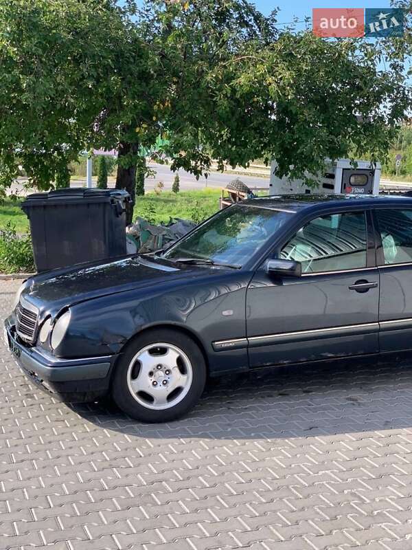 Седан Mercedes-Benz E-Class 1996 в Ровно