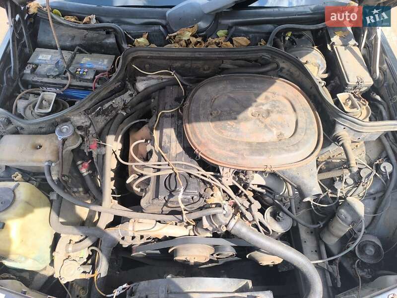 Седан Mercedes-Benz E-Class 1988 в Днепре