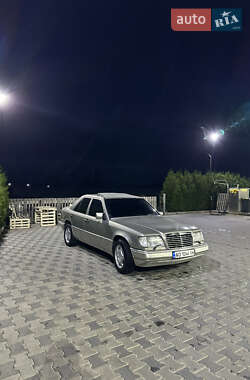 Седан Mercedes-Benz E-Class 1994 в Иршаве