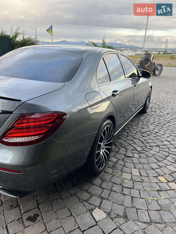 Седан Mercedes-Benz E-Class 2017 в Иршаве