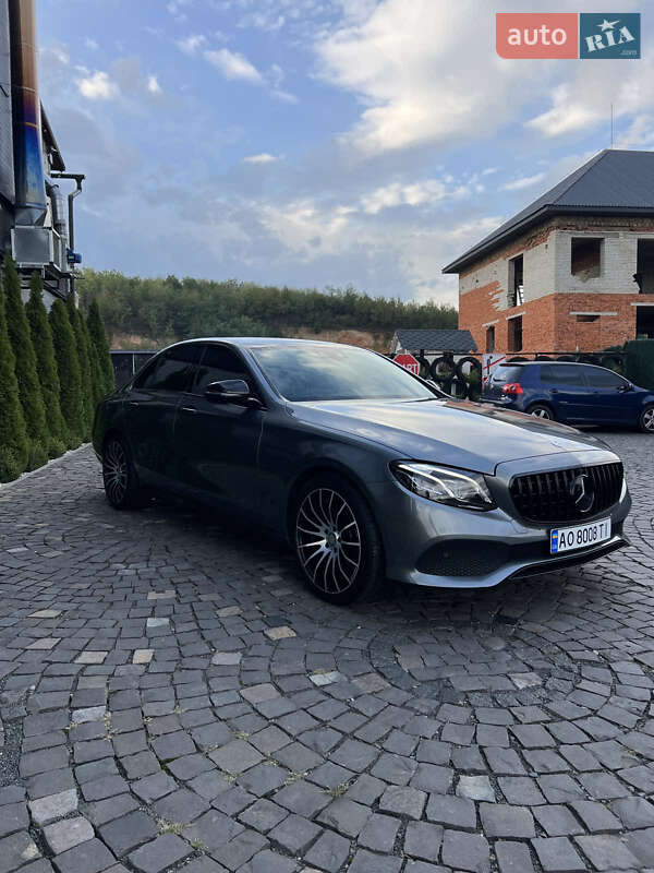 Седан Mercedes-Benz E-Class 2017 в Иршаве