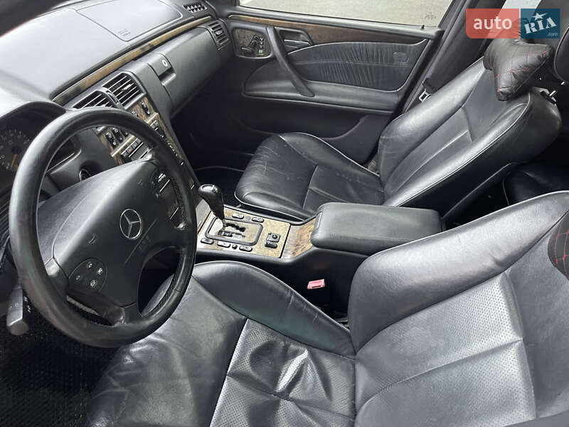 Седан Mercedes-Benz E-Class 2000 в Тернополе