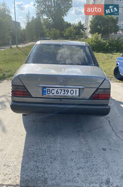Седан Mercedes-Benz E-Class 1988 в 