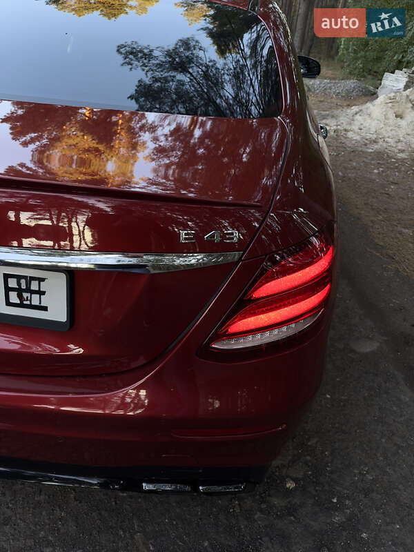 Седан Mercedes-Benz E-Class 2017 в Києві