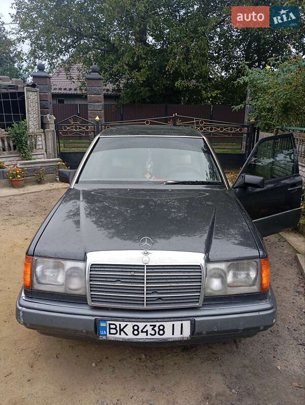 Седан Mercedes-Benz E-Class 1993 в 