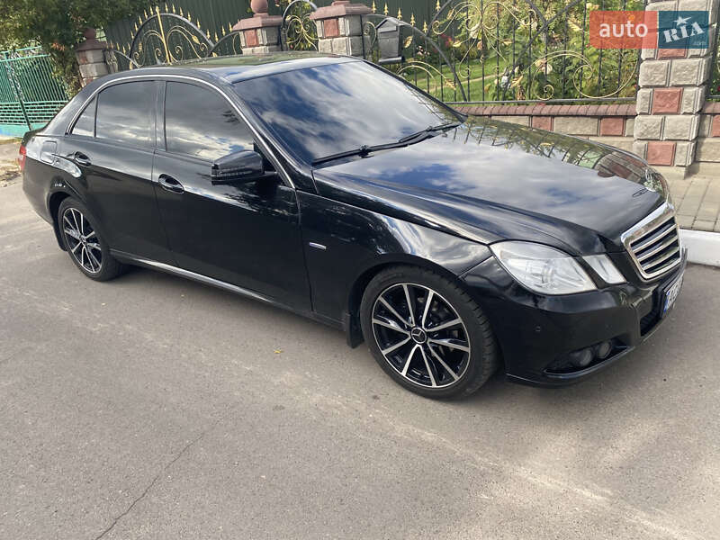 Седан Mercedes-Benz E-Class 2010 в Устилуге