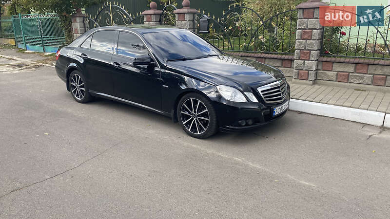 Седан Mercedes-Benz E-Class 2010 в Устилуге