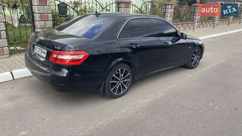 Седан Mercedes-Benz E-Class 2010 в Устилуге