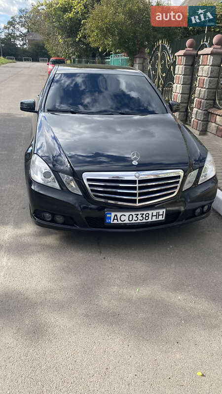 Седан Mercedes-Benz E-Class 2010 в Устилуге