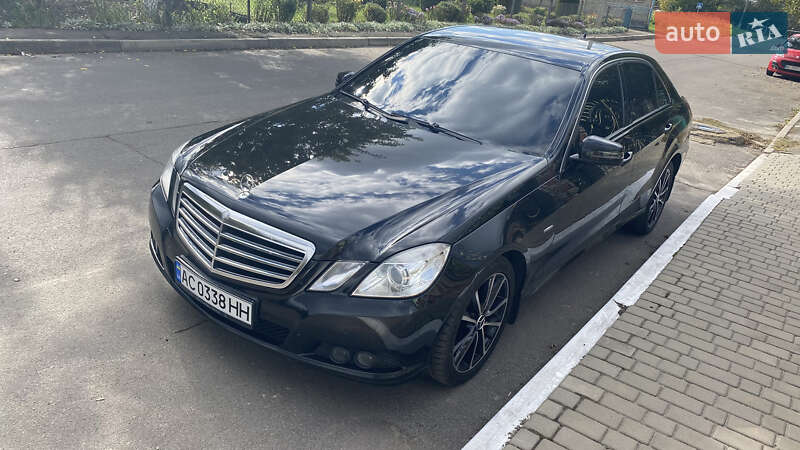 Седан Mercedes-Benz E-Class 2010 в Устилуге