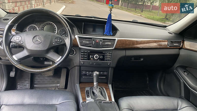Седан Mercedes-Benz E-Class 2010 в Устилуге