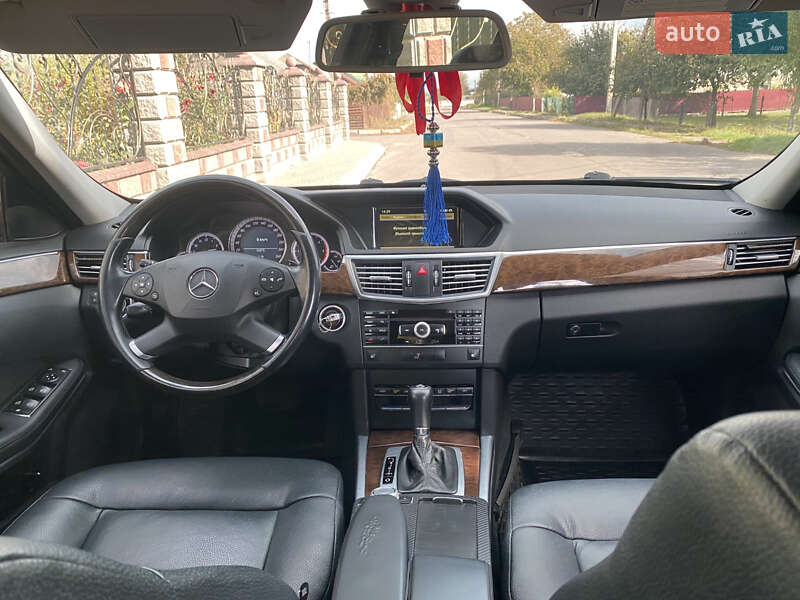 Седан Mercedes-Benz E-Class 2010 в Устилуге