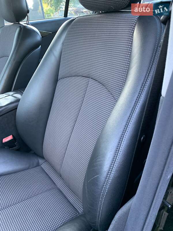 Седан Mercedes-Benz E-Class 2004 в Ивано-Франковске