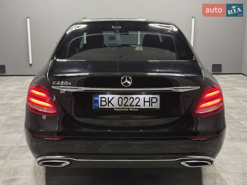 Седан Mercedes-Benz E-Class 2017 в Вараше
